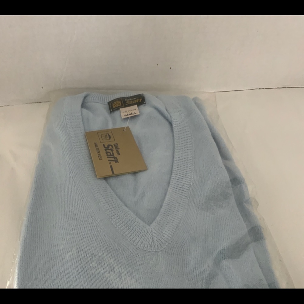Wilson staff Men’s V-neck sweater vest small